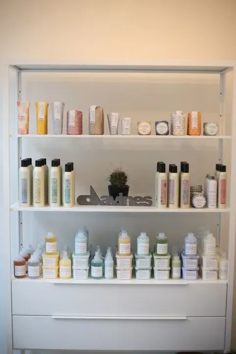 https://cdn.salonspotlight.com/photos/nMdteFVvNSn83t3zyb6e/e4e04ec0-6be7-44e3-bc84-495073ceb990_720x720