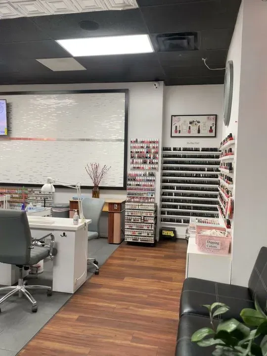 https://cdn.salonspotlight.com/photos/nO68GNNIFJ2imcmX4LwY/b09911af-bce7-4431-bf8d-f0ccedcf7f07_720x720