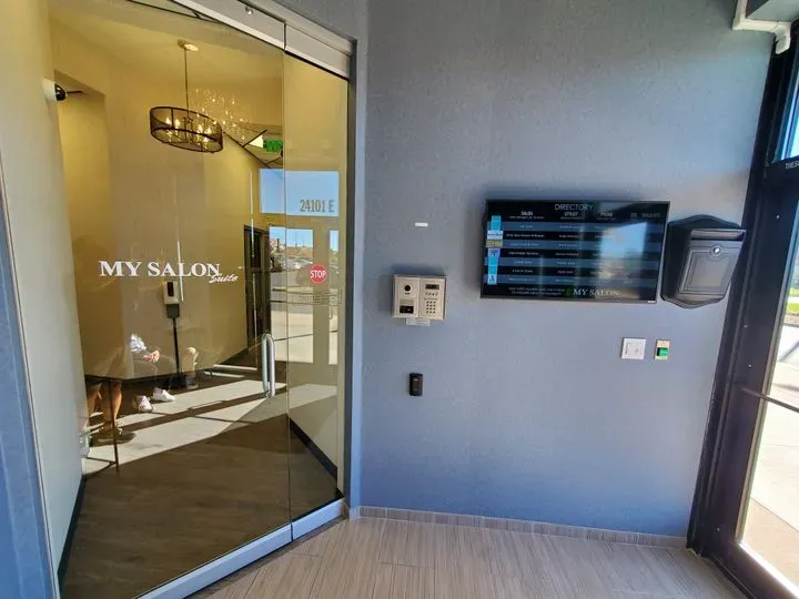 https://cdn.salonspotlight.com/photos/nO9tMJUGuvwGA1lBtgI4/23102139-51e7-4d18-9f0d-00a961524366_720x720