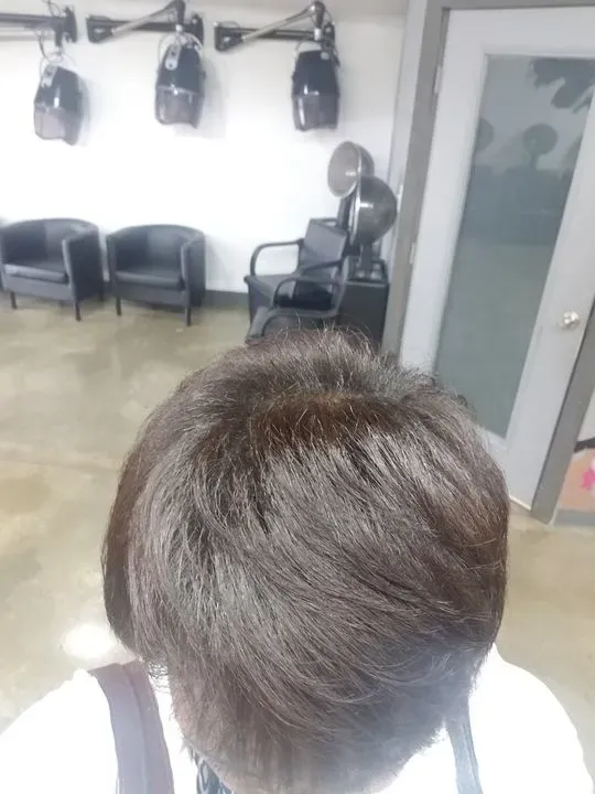 https://cdn.salonspotlight.com/photos/nONQCQvYEVjQJYwEivgO/bffe830e-519a-4749-8d38-b0fa958f71f8_720x720