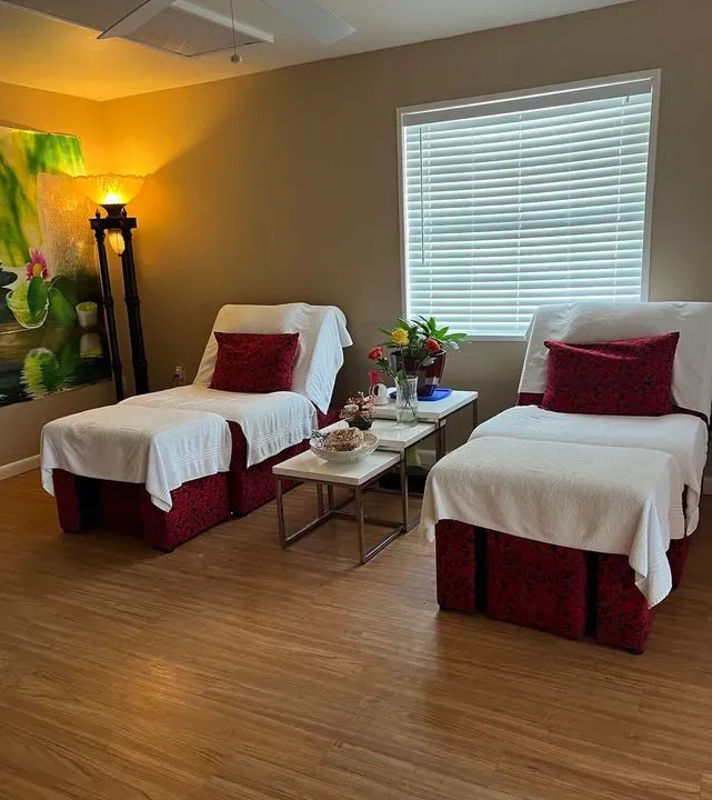 https://cdn.salonspotlight.com/photos/nQ8zhzNYrac62sKYC2yZ/e740fbb6-e5e0-4c94-a874-6814882aa67a_720x720