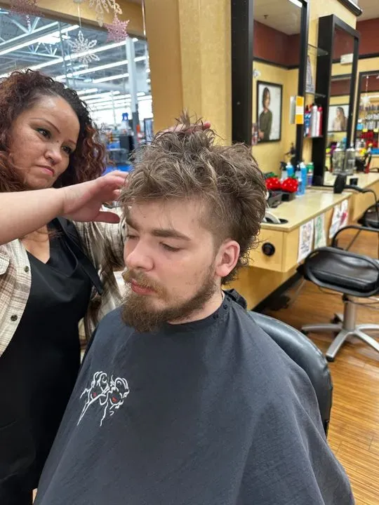https://cdn.salonspotlight.com/photos/nQcauNUwA2SFOUb49ytR/62556e4f-4436-4a4a-9a28-4541ee1f1a27_720x720