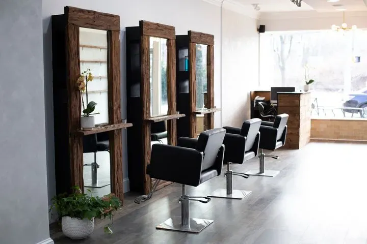 https://cdn.salonspotlight.com/photos/nRywqU1r9b43cs38x5oq/d072f551-6ddc-4ff2-8600-b4ef221e5fbb_720x720