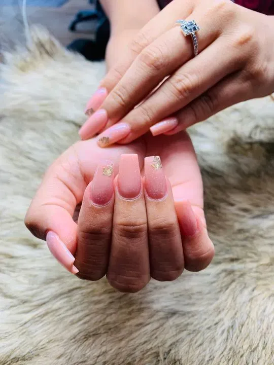 https://cdn.salonspotlight.com/photos/nSmimoUta1Qlgp2Vqi0x/32e387b2-d1cc-4415-9b46-5d1735503c40_720x720