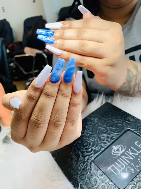 https://cdn.salonspotlight.com/photos/nSmimoUta1Qlgp2Vqi0x/f454dd98-691c-42f3-b634-d670dc4beeeb_720x720