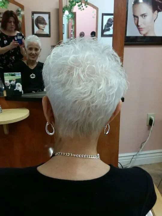 https://cdn.salonspotlight.com/photos/nTxKFE3nlkNYwGWIuBtP/146edf61-936c-4617-849b-64eeffe092f8_720x720