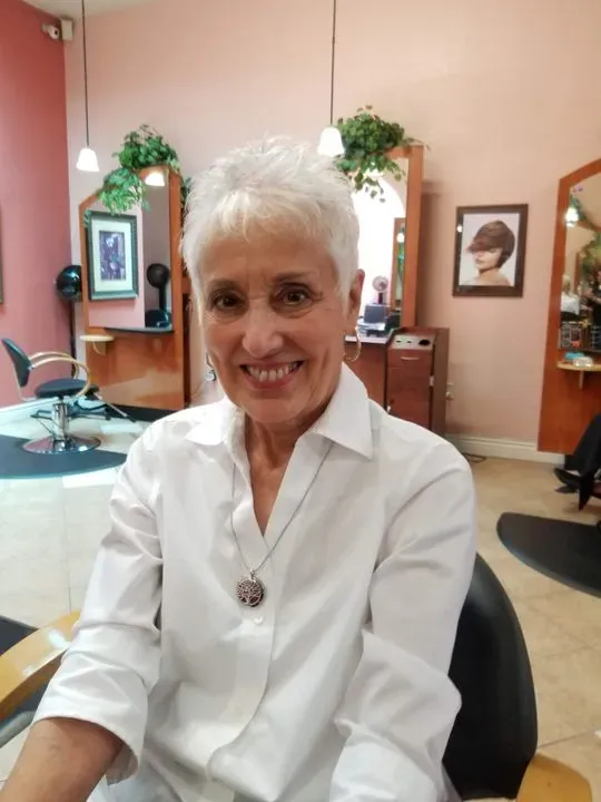 https://cdn.salonspotlight.com/photos/nTxKFE3nlkNYwGWIuBtP/9a3db08d-c5c2-4b2b-a6aa-bea0fa5cd6eb_720x720
