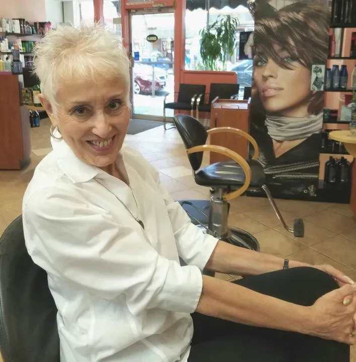 https://cdn.salonspotlight.com/photos/nTxKFE3nlkNYwGWIuBtP/e0860748-1df0-49d6-b0eb-8fc948fad943_720x720