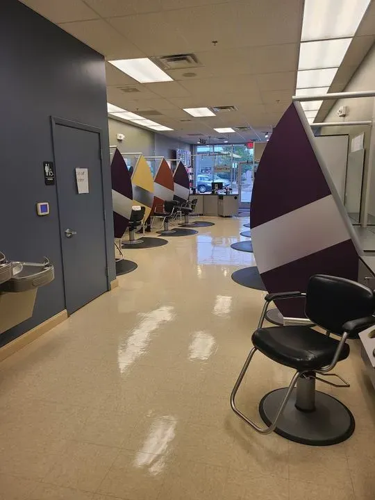 https://cdn.salonspotlight.com/photos/nUPzEiBV00NfiNtTQ19v/105e1d08-3a01-49e4-baad-eabb07d5004d_720x720