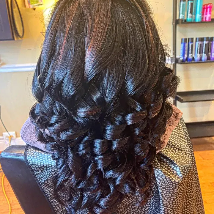 https://cdn.salonspotlight.com/photos/nW5rxIbtXjnnkniBxuY6/465c0800-b430-48e9-a6fa-b8fa9b995434_720x720