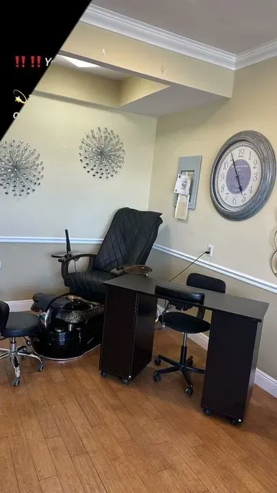 https://cdn.salonspotlight.com/photos/nW5rxIbtXjnnkniBxuY6/9894f6d4-2ce7-41d4-afca-fa57c83f1876_720x720