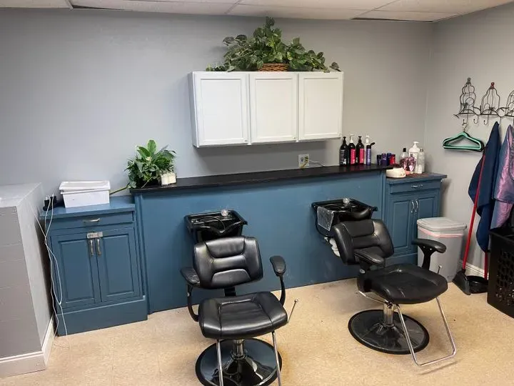 https://cdn.salonspotlight.com/photos/nW5rxIbtXjnnkniBxuY6/ff8efbbc-b0af-426e-bb71-48851e21a55f_720x720