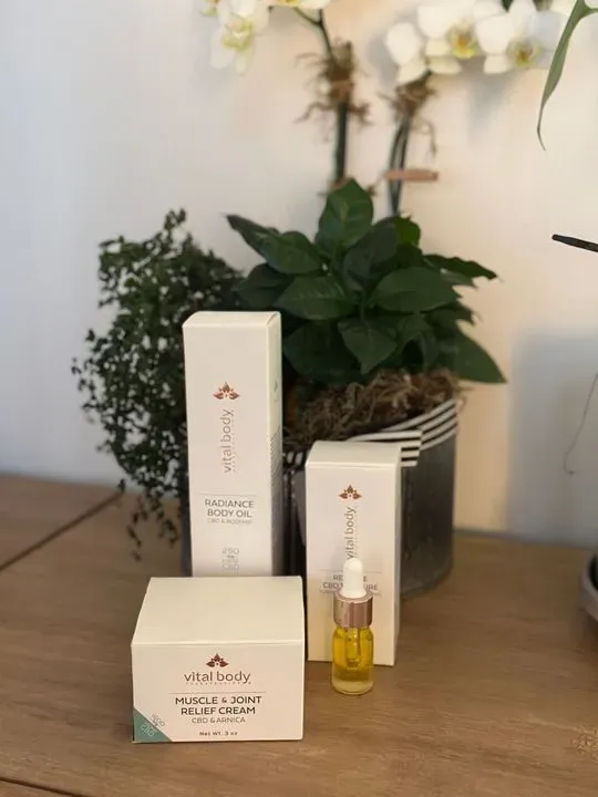 https://cdn.salonspotlight.com/photos/nXLgOE1S7MAsLv9AqqFf/08302fc3-1af2-4628-b61b-4780d63ec523_720x720