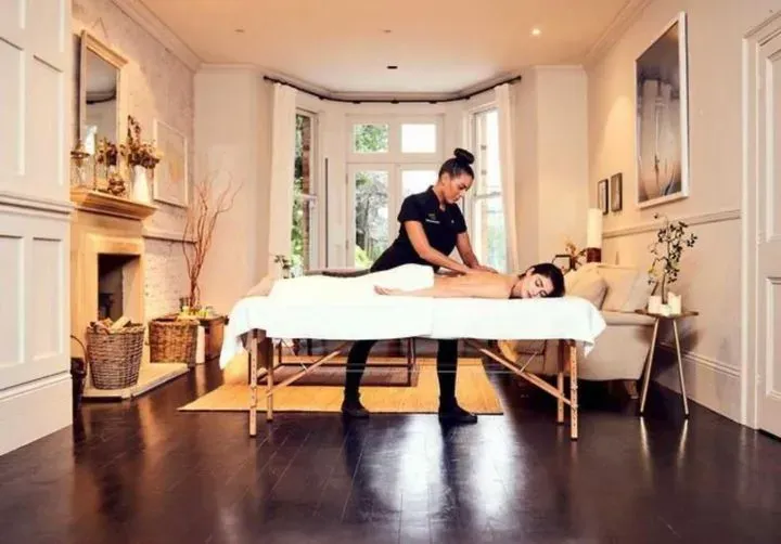 https://cdn.salonspotlight.com/photos/nY0PkQ422MRE0PcWQd39/007d226a-c735-4310-951d-708ec2649d23_720x720