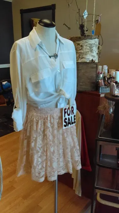 https://cdn.salonspotlight.com/photos/nY73M2RxSXpmySitxr3S/142cec21-74fa-4aaa-be81-9e3ecd752346_720x720