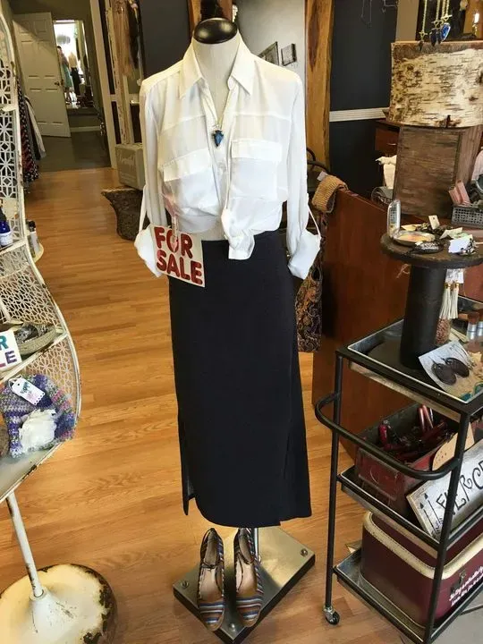 https://cdn.salonspotlight.com/photos/nY73M2RxSXpmySitxr3S/2c824f59-1192-4677-8512-e1d1cb552c59_720x720