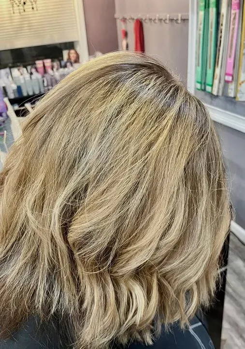https://cdn.salonspotlight.com/photos/nYxRxHjmxEzq73Rk0Fzb/4065351e-712e-45d7-bce1-ad3561ed1530_720x720