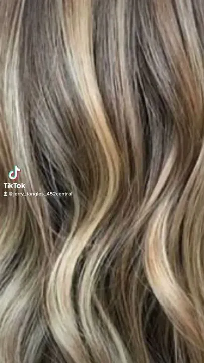 https://cdn.salonspotlight.com/photos/nYxRxHjmxEzq73Rk0Fzb/4276c494-8fdc-4382-b6b8-e2352759ffbf_720x720