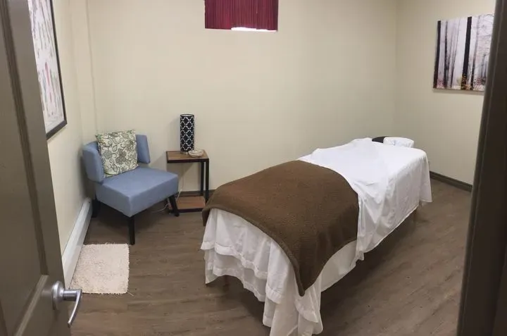 https://cdn.salonspotlight.com/photos/nZUbQZkTTrf2dyESFgl8/050c045d-35b5-4d19-a2a4-bab5c56ffc8f_720x720