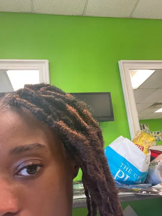 https://cdn.salonspotlight.com/photos/nb9yQqU8kpeOwFcZbcMy/b431daa0-13fc-4075-8908-2cd9fb8a13f2_720x720