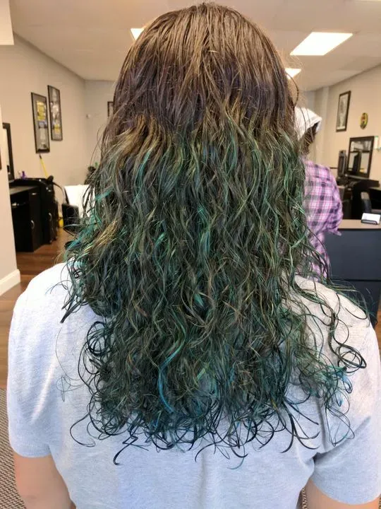 https://cdn.salonspotlight.com/photos/nbQnAhJJrPXDnnUNMVcP/06b043f2-f94d-4f80-b9eb-c115f5fe0355_720x720