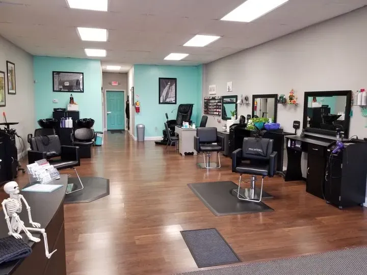 https://cdn.salonspotlight.com/photos/nbQnAhJJrPXDnnUNMVcP/b6bd571b-611b-41ed-b7db-476d919cc18c_720x720