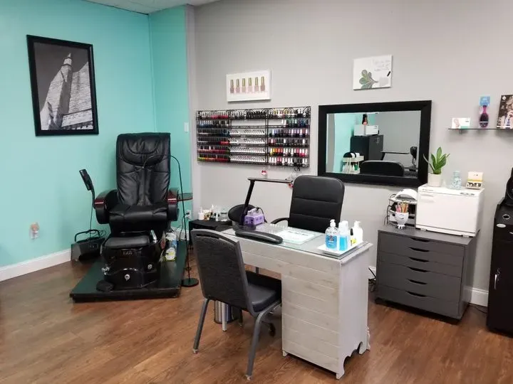 https://cdn.salonspotlight.com/photos/nbQnAhJJrPXDnnUNMVcP/c58173ab-9ede-4e4d-a0b2-2429b4225489_720x720