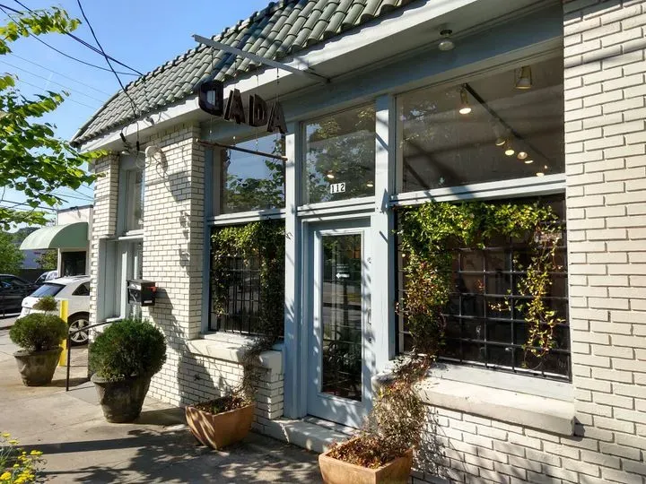 https://cdn.salonspotlight.com/photos/ncDxO1n3cySQWFVdxZlh/ab635356-36a1-49bd-bad5-9bf6acd64822_720x720