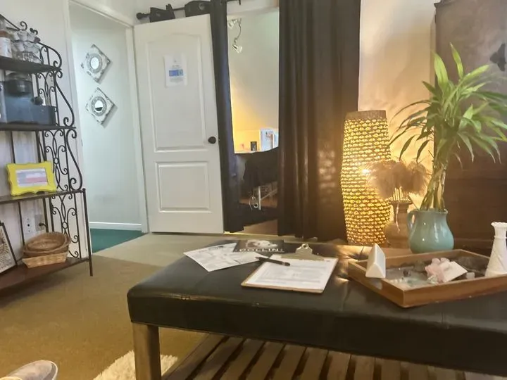 https://cdn.salonspotlight.com/photos/ncFgxto51vgF4UNc9zWh/a00241e6-d4f2-4a01-9cf2-b30a462298e1_720x720