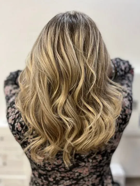 https://cdn.salonspotlight.com/photos/ndPcI0URfMzrtloufiiD/a5d9fdc8-c0d7-436d-a5ba-c3f0a5ed80f6_720x720
