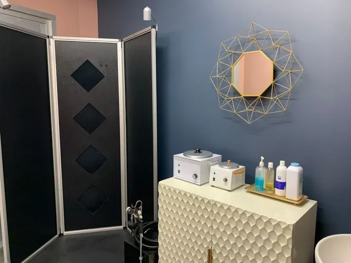 https://cdn.salonspotlight.com/photos/ng1c17On0fZp5LLzzMVn/fc004ca9-b951-4773-ae04-b329ea534ce1_720x720