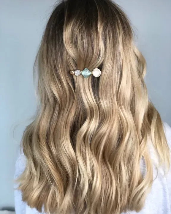 https://cdn.salonspotlight.com/photos/nhn12bjgxHMCMlZ3WSJ5/55c93064-48ef-48df-b191-181d7c26c6b5_720x720