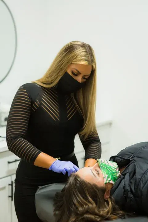 https://cdn.salonspotlight.com/photos/ni0c2Qb8dWqeBqjiIZfL/06ec991a-9c7e-4f74-a9ba-d59bfc25affa_720x720