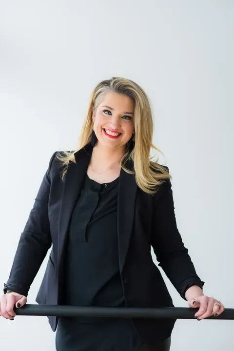 https://cdn.salonspotlight.com/photos/ni0c2Qb8dWqeBqjiIZfL/e8917bc9-2e52-4633-9ca0-8eea201930ab_720x720