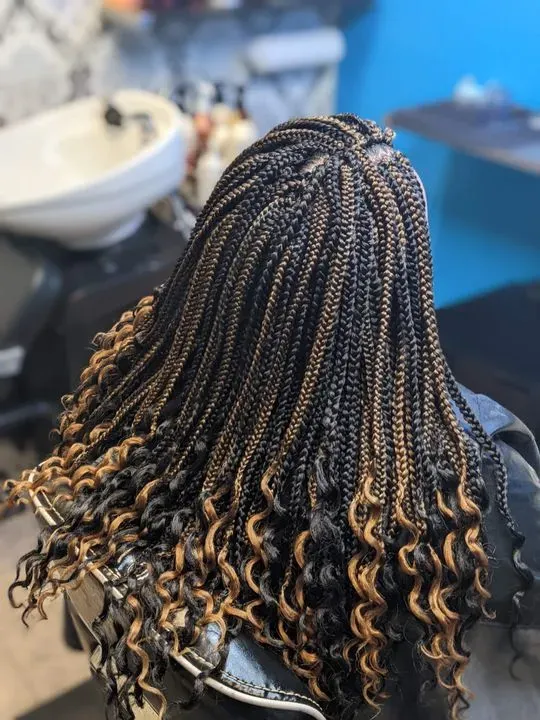 https://cdn.salonspotlight.com/photos/nkyOX6ybIsbcwqMhEhKM/5c0c1b10-04ad-4f7f-82e0-77ea56cc3fa8_720x720