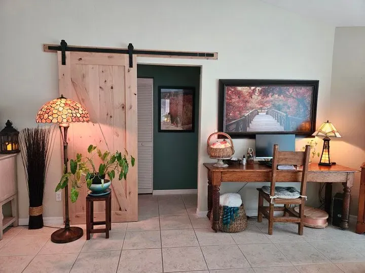 https://cdn.salonspotlight.com/photos/nmhsDOXEdjkmppsJyyiU/c7c6df43-c4f8-44b8-8ed5-fe833b86f923_720x720
