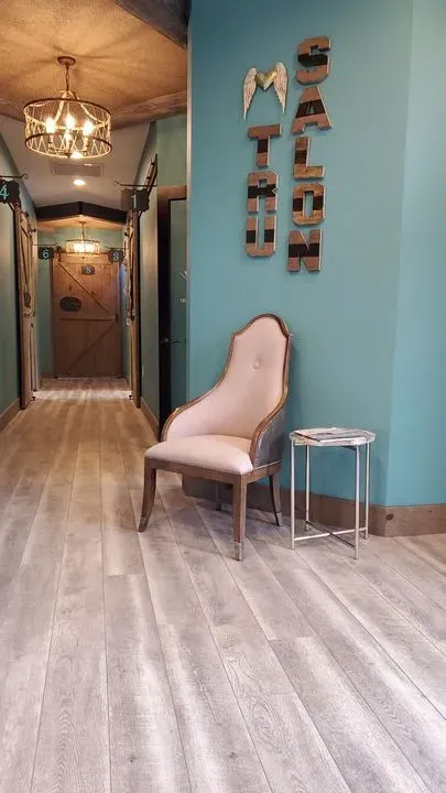 https://cdn.salonspotlight.com/photos/nnqwurxReeS6UdPdmI4U/e2f20b76-0d02-4088-b89d-286c3d44dab5_720x720