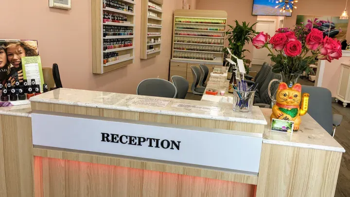 https://cdn.salonspotlight.com/photos/nokPrUZcCb4d8KlyMs7d/5639ada9-d461-4961-8e33-61a59382f587_720x720