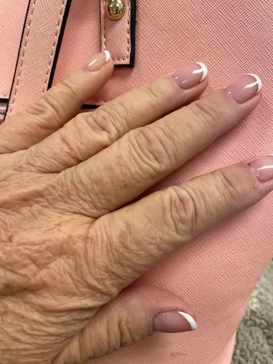 https://cdn.salonspotlight.com/photos/nokPrUZcCb4d8KlyMs7d/97411340-2eb0-4576-a47c-1a48adc76d62_720x720