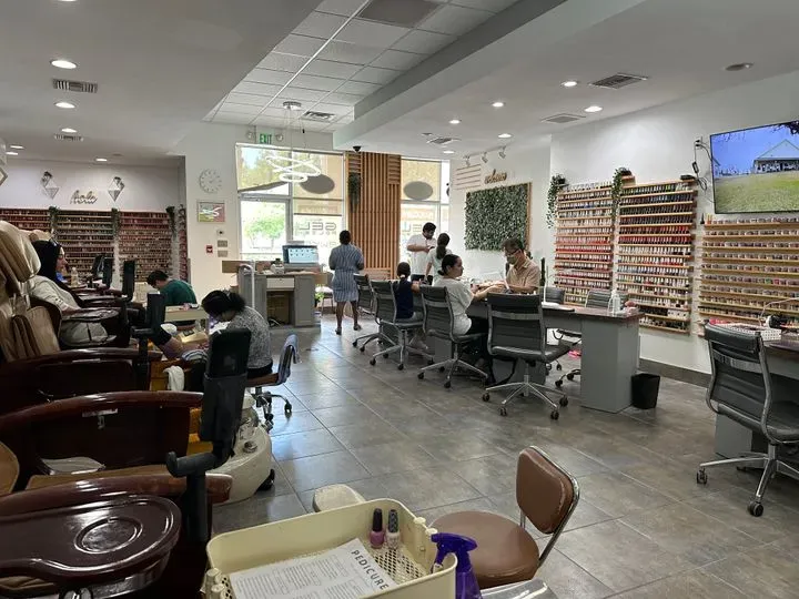 https://cdn.salonspotlight.com/photos/nsg1ELRD3uDbfQMPVKcK/be9e8ab9-ec11-4836-a073-4a19353e7bf4_720x720