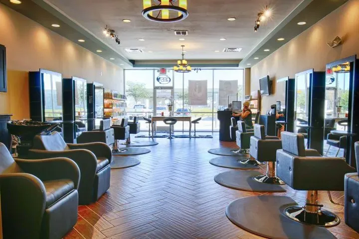 https://cdn.salonspotlight.com/photos/ntP721i54M94iQdT4AxP/26ea403a-2a5a-45e4-909a-ca09b408bbbc_720x720