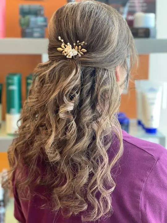 https://cdn.salonspotlight.com/photos/ntP721i54M94iQdT4AxP/5eaaba49-a3ec-4707-baf1-3f93b3cb6382_720x720