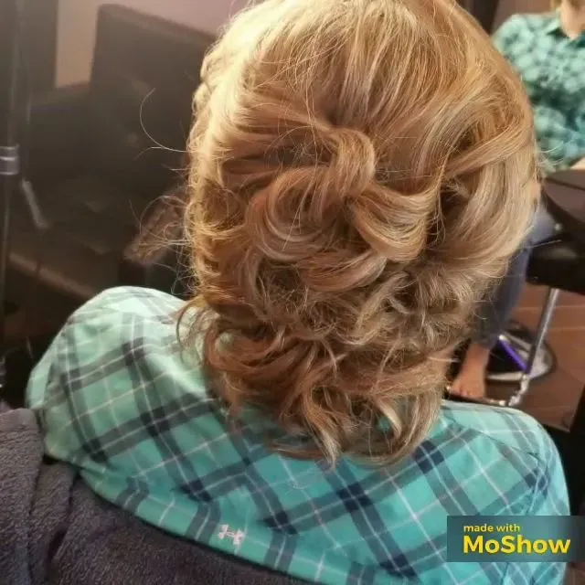 https://cdn.salonspotlight.com/photos/ntP721i54M94iQdT4AxP/e2089604-db3b-4e03-b2d3-fd9a89726191_720x720