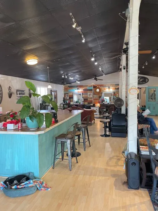 https://cdn.salonspotlight.com/photos/ntbkZGpzE3tTpglnWEwa/2e49b697-f90e-4781-b5a0-d153ba0f03dd_720x720