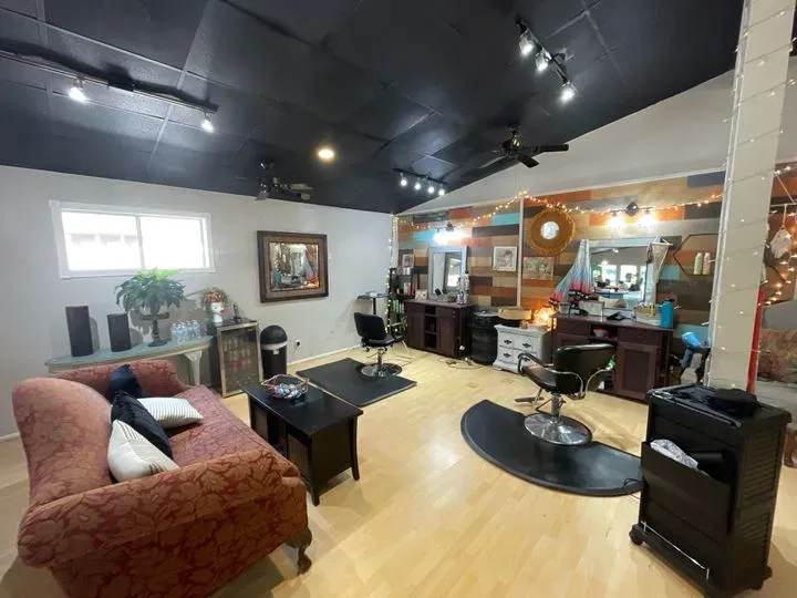 https://cdn.salonspotlight.com/photos/ntbkZGpzE3tTpglnWEwa/6842c52c-22a1-4d64-9b2b-3740a0c8affd_720x720