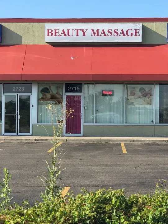 https://cdn.salonspotlight.com/photos/nupkY6WbH2WTotDC4Mjq/d22af1ab-0fad-45a9-b190-d32a7cf8834d_720x720
