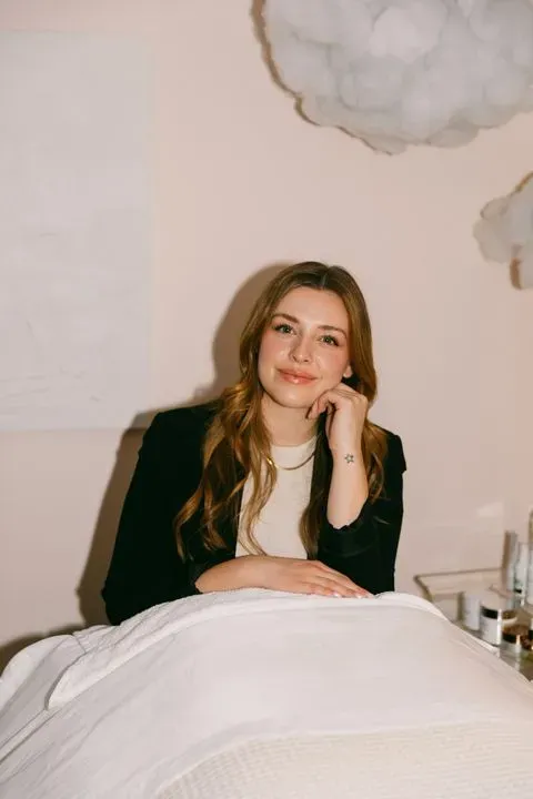 https://cdn.salonspotlight.com/photos/nwPGwufQH89dVh2BLOCO/9aa27072-a5b7-40c4-8496-0c477799b539_720x720