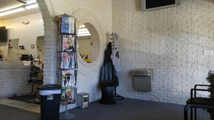 https://cdn.salonspotlight.com/photos/nwUsY3GVhoZH0kR63z44/9cc82556-81ba-46a7-a944-3af2f84b403a_720x720