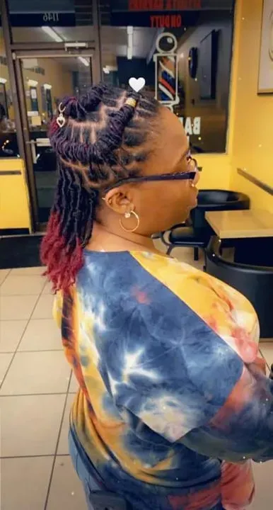 https://cdn.salonspotlight.com/photos/o16TTecd61OLXJkSRERt/7a57cf1a-c6f9-4e1d-b692-602d735c998e_720x720