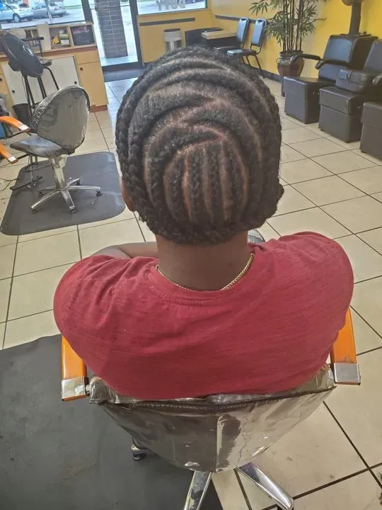 https://cdn.salonspotlight.com/photos/o16TTecd61OLXJkSRERt/bcf183b2-014e-437e-b10a-6669b09eea5d_720x720